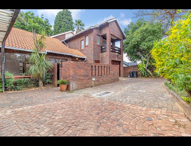 4 BEDROOM FREEHOLD FOR SALE IN WELTEVREDEN PARK